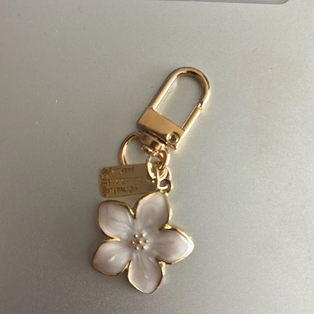 Gold and White Flower Key and Card Holder - Picture 1 of 3